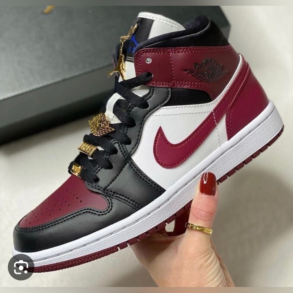 7Y / 8W AIR JORDAN MIDS BLACK/DARK BEETROOT-WHITE